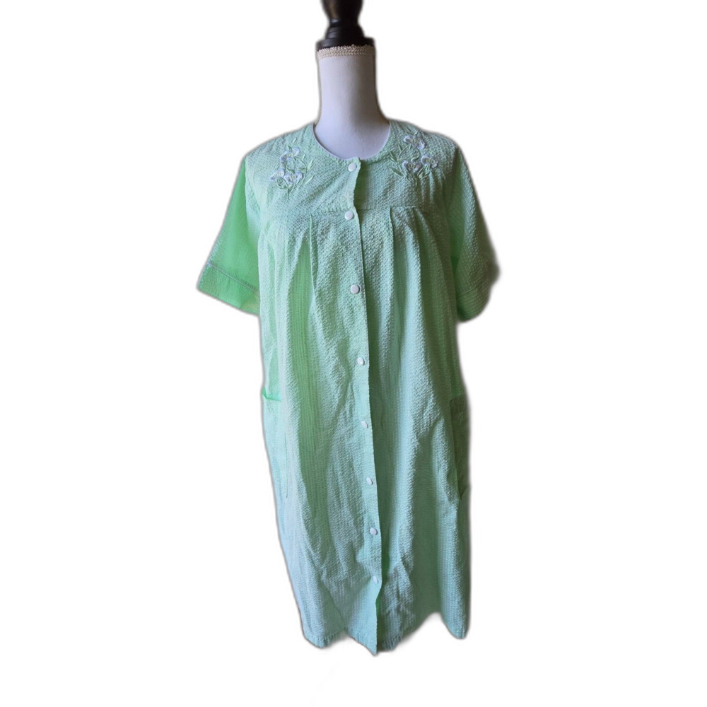 Vintage Miss Elaine Green Seersucker Housecoat Robe Floral Embroidered Size M